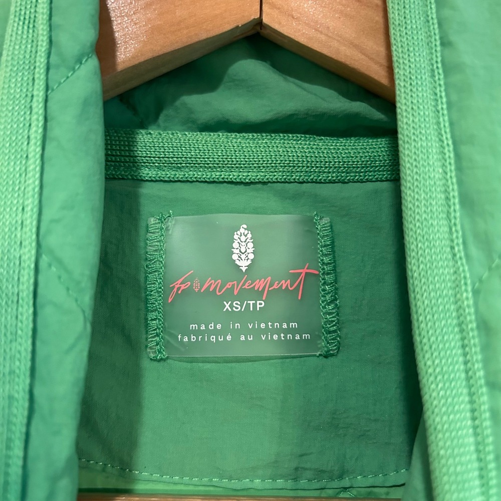 FP Movement‎ Quinn Puffer Vest Green Quilted Scalloped Hem XS Workout Athleisure - Picture 6 of 10